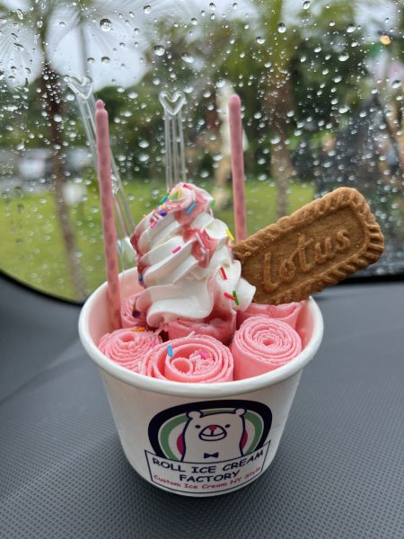 石垣島ココナッツテラスの「ロールアイスクリームファクトリー