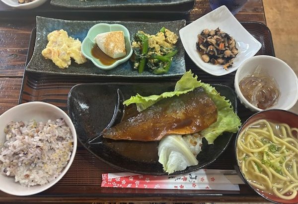 ランチやっているってビックリ【居酒屋つる商店】
