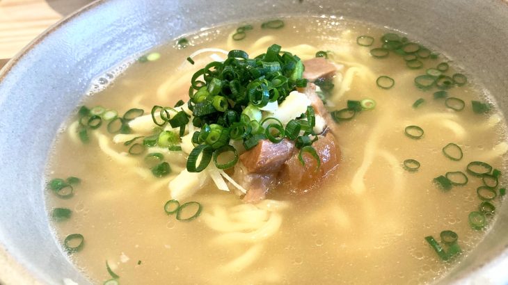 昼はそば屋、夜は居酒屋のハイブリッド営業！1日楽しめる「東風平」